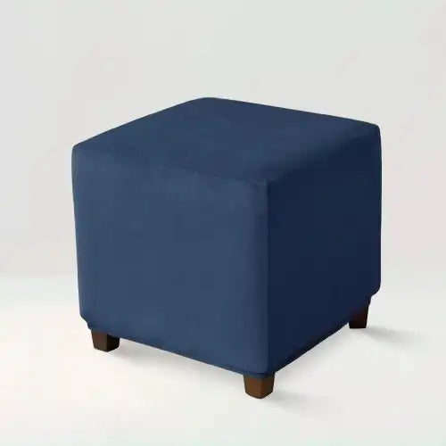Housse de repose pied carré en velours Wendy de couleur bleu marine sur fond beige