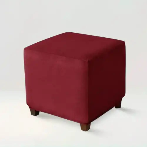 Housse de repose pied carré en velours Wendy de couleur bordeaux sur fond beige