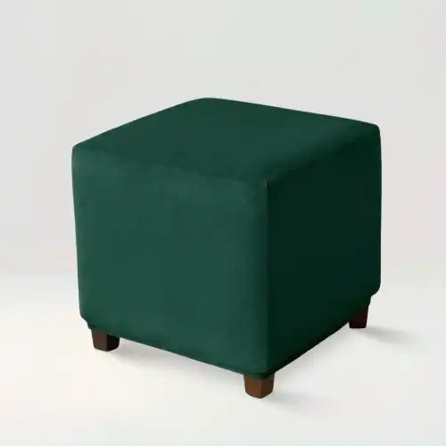 Housse de repose pied carré en velours Wendy de couleur vert sur fond beige
