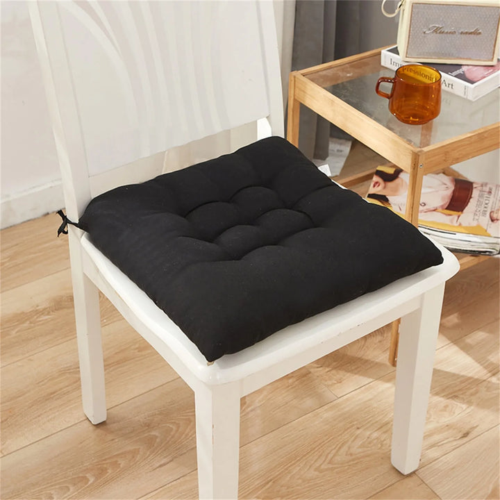 Coussin de chaise rembourré carré en coton Nour de couleur noir