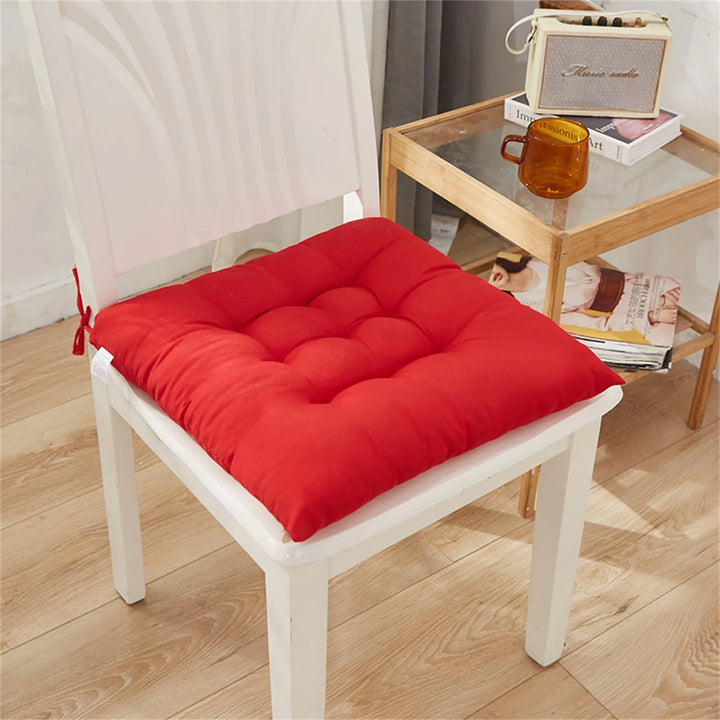 Coussin de chaise rembourré carré en coton Nour de couleur rouge