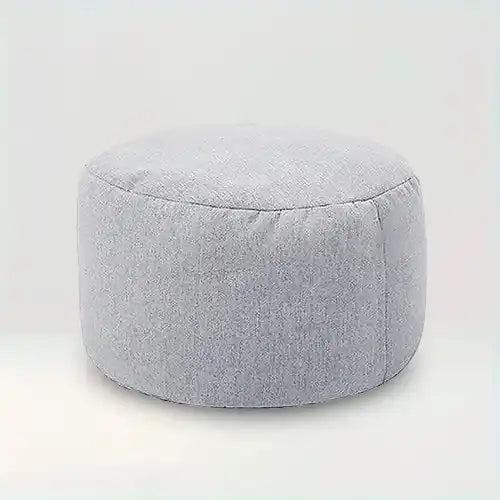 Housse de pouf rond en tissu Assia de couleur gris clair sur fond beige