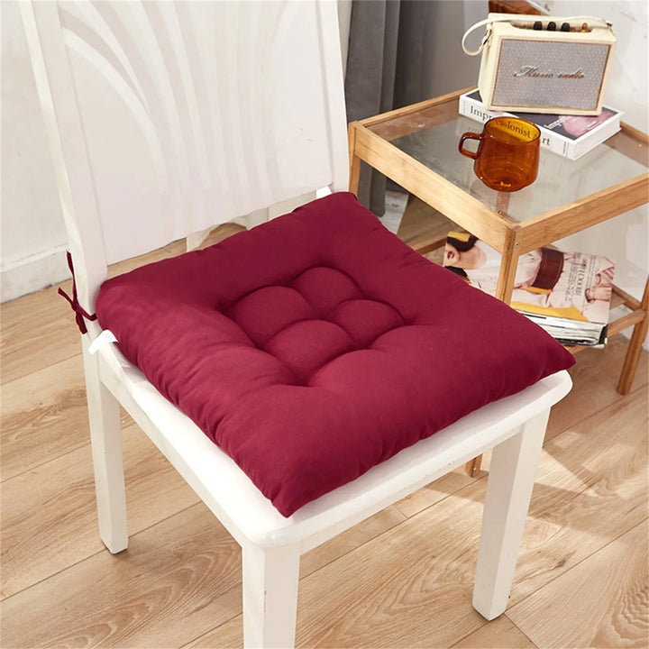 Coussin de chaise rembourré carré en coton Nour de couleur bordeaux