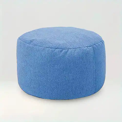 Housse de pouf rond en tissu Assia de couleur bleu marine sur fond beige