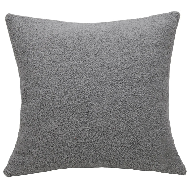 Housse de coussin en velours effet nounours Agustina de couleur gris foncé