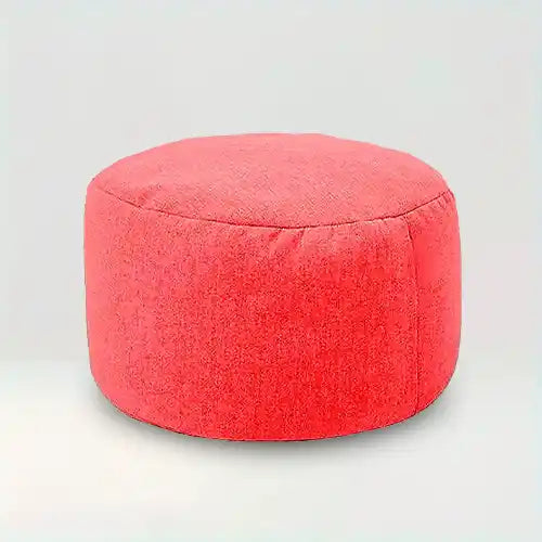 Housse de pouf rond en tissu Assia de couleur rouge sur fond beige