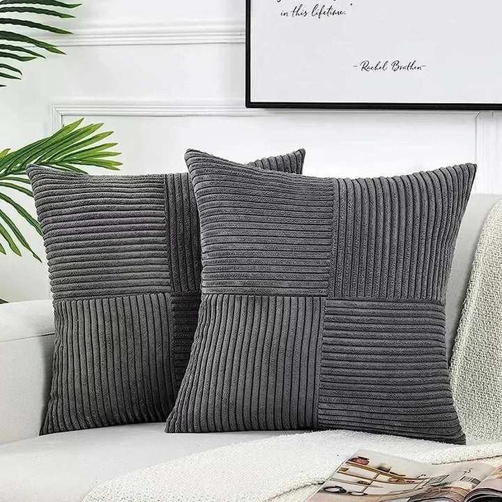 Housse de coussin en velours rayés côtelés Zélie de couleur gris foncé