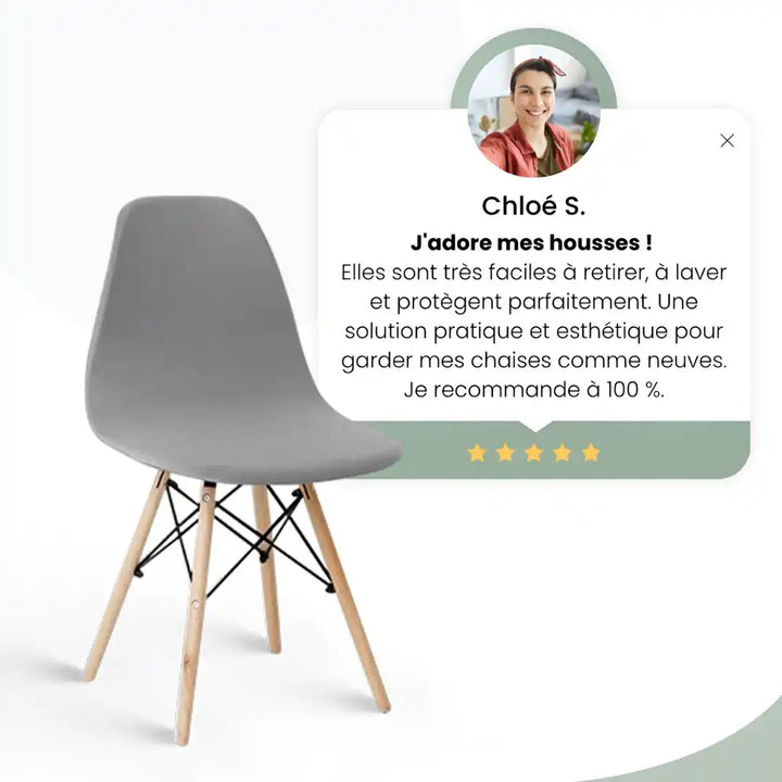 Chaise protégée par une housse élégante, accompagnée d’un avis client 5 étoiles soulignant sa praticité et son design.