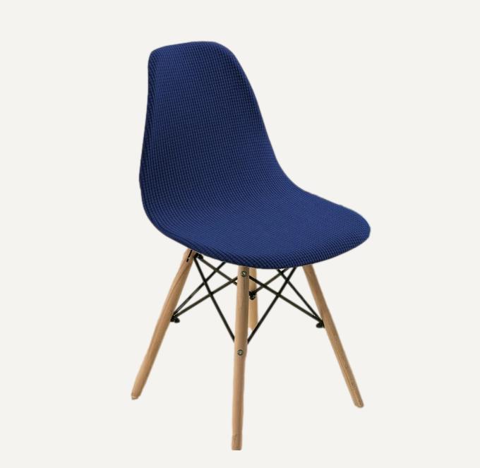 Housse de chaise scandinave en Jacquard Justine de couleur bleu marine sur fond beige