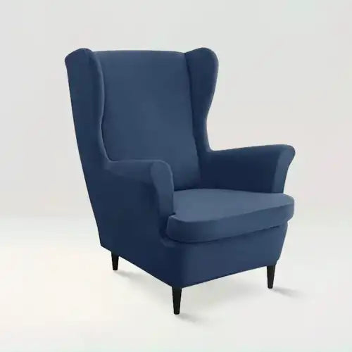 Housse de fauteuil à oreilles en velours Zina de couleur bleu marine sur fond beige