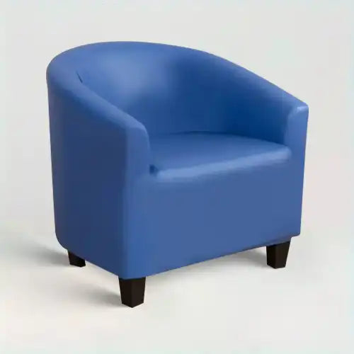 Housse de fauteuil effet cuir imperméable Agnès de couleur bleu sur fond beige