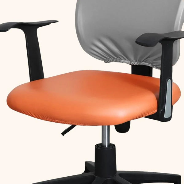 Housse de siège pour chaise de bureau simili cuir Jenny de couleur orange sur fond beige